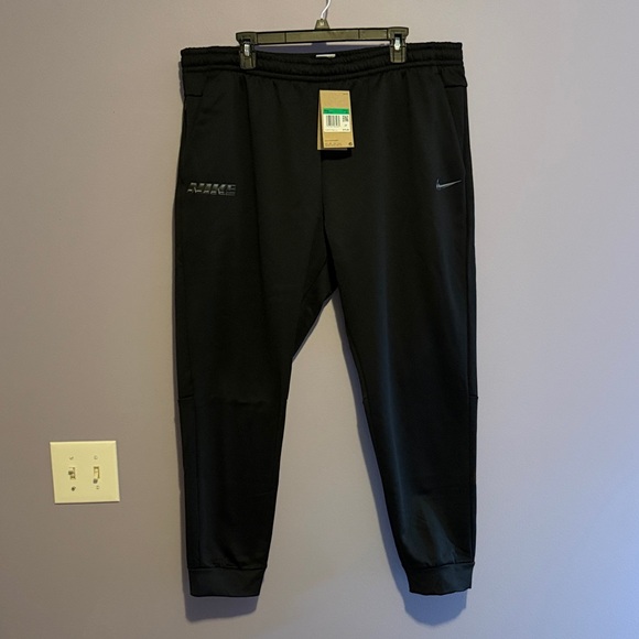 NWT- Men’s Nike Therma-FIT Jogger Training Pants Black/White Size XL - Picture 1 of 8